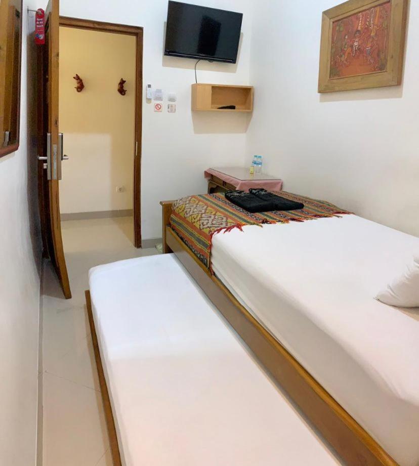 The Cabin Hotel Ambasador Yogyakarta Exterior photo